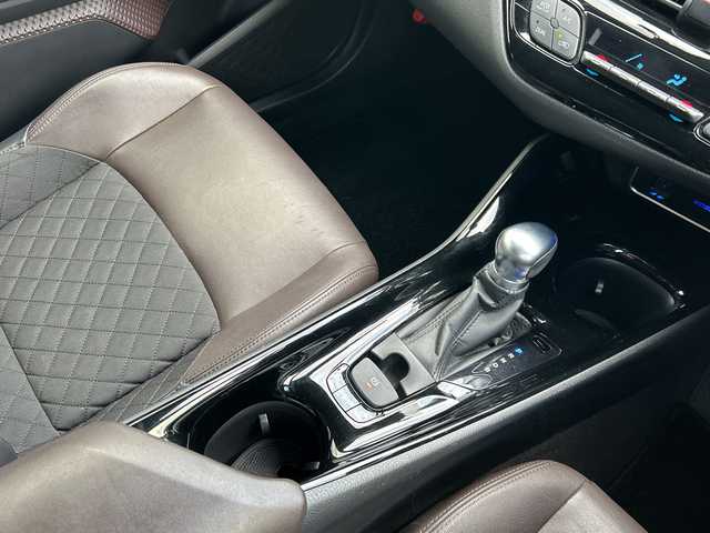 トヨタ Ｃ－ＨＲ G 岐阜県 2017(平29)年 6.5万km ブラックマイカ 登録時走行距離：65035km/モデリスタエアロ/SDナビ/バックカメラ/フルセグテレビ／Ｂｌｕｅｔｏｏｔｈ／CD・DVD／USB/ＥＴＣ/ハーフレザーシート/シートヒーター/コーナーセンサー/レーンキープアシスト/レーダークルーズコントロール/前後ドライブレコーダー/純正フロアマット/純正アルミホイール/LEDヘッドライト/オートライト/オートマチックハイビーム/プッシュスタート/スマートキー/保証書/取扱説明書