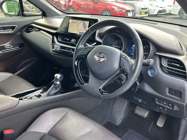 トヨタ Ｃ－ＨＲ G 岐阜県 2017(平29)年 6.5万km ブラックマイカ 登録時走行距離：65035km/モデリスタエアロ/SDナビ/バックカメラ/フルセグテレビ／Ｂｌｕｅｔｏｏｔｈ／CD・DVD／USB/ＥＴＣ/ハーフレザーシート/シートヒーター/コーナーセンサー/レーンキープアシスト/レーダークルーズコントロール/前後ドライブレコーダー/純正フロアマット/純正アルミホイール/LEDヘッドライト/オートライト/オートマチックハイビーム/プッシュスタート/スマートキー/保証書/取扱説明書