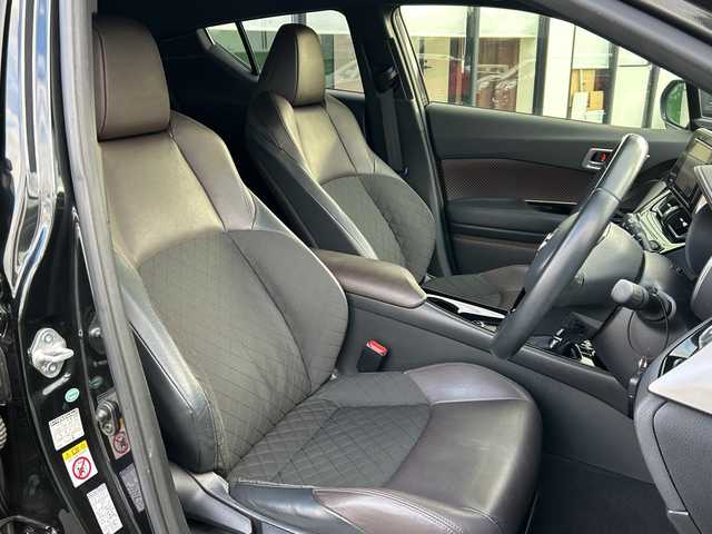 トヨタ Ｃ－ＨＲ G 岐阜県 2017(平29)年 6.5万km ブラックマイカ 登録時走行距離：65035km/モデリスタエアロ/SDナビ/バックカメラ/フルセグテレビ／Ｂｌｕｅｔｏｏｔｈ／CD・DVD／USB/ＥＴＣ/ハーフレザーシート/シートヒーター/コーナーセンサー/レーンキープアシスト/レーダークルーズコントロール/前後ドライブレコーダー/純正フロアマット/純正アルミホイール/LEDヘッドライト/オートライト/オートマチックハイビーム/プッシュスタート/スマートキー/保証書/取扱説明書