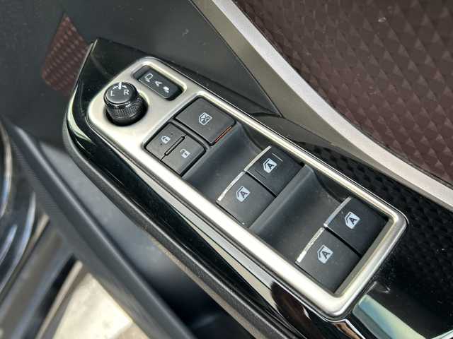 トヨタ Ｃ－ＨＲ G 岐阜県 2017(平29)年 6.5万km ブラックマイカ 登録時走行距離：65035km/モデリスタエアロ/SDナビ/バックカメラ/フルセグテレビ／Ｂｌｕｅｔｏｏｔｈ／CD・DVD／USB/ＥＴＣ/ハーフレザーシート/シートヒーター/コーナーセンサー/レーンキープアシスト/レーダークルーズコントロール/前後ドライブレコーダー/純正フロアマット/純正アルミホイール/LEDヘッドライト/オートライト/オートマチックハイビーム/プッシュスタート/スマートキー/保証書/取扱説明書