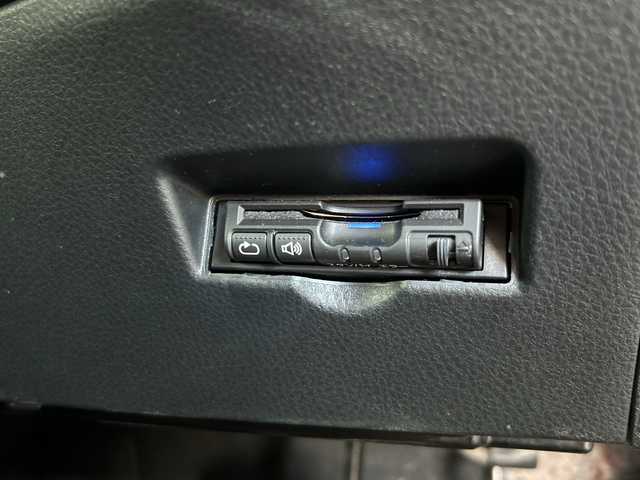 トヨタ Ｃ－ＨＲ G 岐阜県 2017(平29)年 6.5万km ブラックマイカ 登録時走行距離：65035km/モデリスタエアロ/SDナビ/バックカメラ/フルセグテレビ／Ｂｌｕｅｔｏｏｔｈ／CD・DVD／USB/ＥＴＣ/ハーフレザーシート/シートヒーター/コーナーセンサー/レーンキープアシスト/レーダークルーズコントロール/前後ドライブレコーダー/純正フロアマット/純正アルミホイール/LEDヘッドライト/オートライト/オートマチックハイビーム/プッシュスタート/スマートキー/保証書/取扱説明書