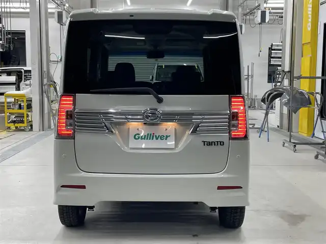 ダイハツ タント カスタム X トップED SA Ⅲ 大分県 2017(平29)年 6.7万km パールホワイトⅢ カロッツェリア　ワンセグナビ/社外14インチアルミホイール/スマートアシスト/ハーフレザーシート/LEDヘッドランプ/フォグランプ/コーナセンサー/シートヒーター/スマートキー/プッシュスタート/ドアバイザー/ウインカーミラー/ロールサンシェード/ステアリングスイッチ/サイドスポイラー/バックドアスポイラー