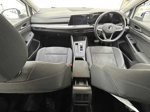 フォルクスワーゲン ＶＷ ゴルフ ヴァリアント eTSI スタイル 埼玉県 2021(令3)年 3.1万km ピュアホワイト 純正メモリナビ/(ApplyCarPlay/AndroidoAuto/フルセグTV/AM/FM/BT)/バックカメラ/純正ビルトインETC2.0/ステアリングヒーター/純正前後ドライブレコーダー/IQドライブ/・レーダークルーズコントロール/・プリクラッシュブレーキシステム/・レーンチェンジアシストシステム/・ドライバー疲労検知システム/レーンチェンジアシスト/レーンキープアシスト/エマージェンシーアシスト/ブラインドスポットモニター/オールウェザーライト/リアフォグランプ/LEDヘッドライト/ルーフレール/マイクロフリースシート/両側シートヒーター/オートブレーキホールド/電子パーキングブレーキ/ドライブモードセレクト/衝突軽減ブレーキ/LEDヘッドライト/純正17インチAW/スペアタイヤ1/トノカバー/パドルシフト/プッシュスタート/スマートキー1本/取扱説明書/保証書