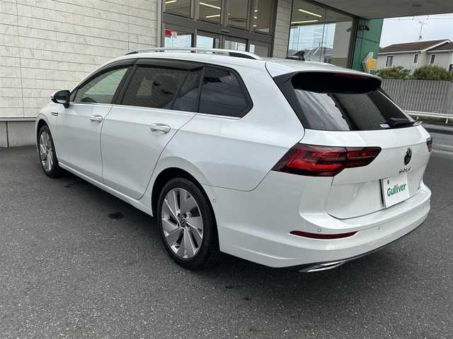 フォルクスワーゲン ＶＷ ゴルフ ヴァリアント eTSI スタイル 埼玉県 2021(令3)年 3.1万km ピュアホワイト 純正メモリナビ/(ApplyCarPlay/AndroidoAuto/フルセグTV/AM/FM/BT)/バックカメラ/純正ビルトインETC2.0/ステアリングヒーター/純正前後ドライブレコーダー/IQドライブ/・レーダークルーズコントロール/・プリクラッシュブレーキシステム/・レーンチェンジアシストシステム/・ドライバー疲労検知システム/レーンチェンジアシスト/レーンキープアシスト/エマージェンシーアシスト/ブラインドスポットモニター/オールウェザーライト/リアフォグランプ/LEDヘッドライト/ルーフレール/マイクロフリースシート/両側シートヒーター/オートブレーキホールド/電子パーキングブレーキ/ドライブモードセレクト/衝突軽減ブレーキ/LEDヘッドライト/純正17インチAW/スペアタイヤ1/トノカバー/パドルシフト/プッシュスタート/スマートキー1本/取扱説明書/保証書