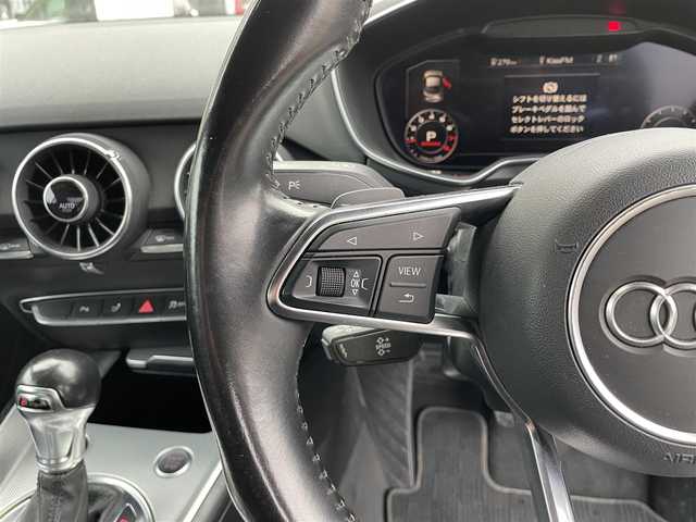 アウディ ＴＴクーペ 2．0 TFSI 兵庫県 2016(平28)年 8.4万km アイビスホワイト アウディバーチャルコックピット/12.3インチデジタル液晶ディスプレイ/ナビ/Bluetooth/バックカメラ/ETC/前後ドライブレコーダー/衝突軽減カメラ/クルーズコントロール/コーナーセンサー/本革巻きステアリング/パドルシフト/ステアリングスイッチ/電動パーキングブレーキ/オートブレーキホールド/LEDヘッドライト/オートライト/電動格納ミラー/パワーウィンドウ/純正17インチAW/プッシュスタート/スマートキー/スペアキー/取扱説明書