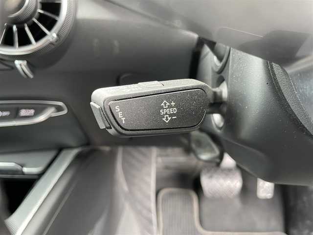 アウディ ＴＴクーペ 2．0 TFSI 兵庫県 2016(平28)年 8.4万km アイビスホワイト アウディバーチャルコックピット/12.3インチデジタル液晶ディスプレイ/ナビ/Bluetooth/バックカメラ/ETC/前後ドライブレコーダー/衝突軽減カメラ/クルーズコントロール/コーナーセンサー/本革巻きステアリング/パドルシフト/ステアリングスイッチ/電動パーキングブレーキ/オートブレーキホールド/LEDヘッドライト/オートライト/電動格納ミラー/パワーウィンドウ/純正17インチAW/プッシュスタート/スマートキー/スペアキー/取扱説明書