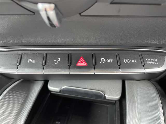 アウディ ＴＴクーペ 2．0 TFSI 兵庫県 2016(平28)年 8.4万km アイビスホワイト アウディバーチャルコックピット/12.3インチデジタル液晶ディスプレイ/ナビ/Bluetooth/バックカメラ/ETC/前後ドライブレコーダー/衝突軽減カメラ/クルーズコントロール/コーナーセンサー/本革巻きステアリング/パドルシフト/ステアリングスイッチ/電動パーキングブレーキ/オートブレーキホールド/LEDヘッドライト/オートライト/電動格納ミラー/パワーウィンドウ/純正17インチAW/プッシュスタート/スマートキー/スペアキー/取扱説明書