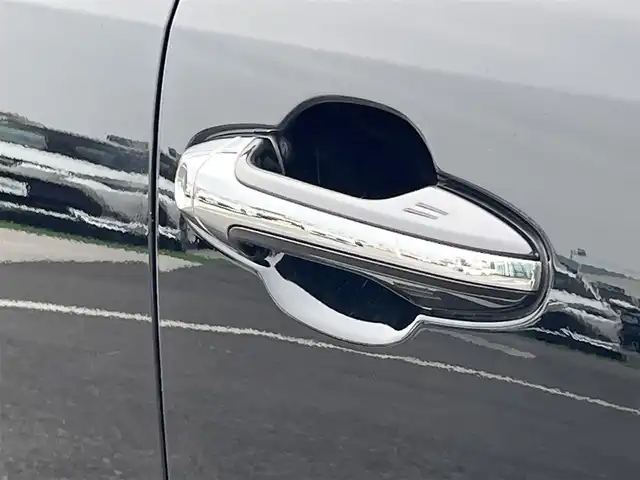 トヨタ ハリアー プレミアム 香川県 2018(平30)年 4万km ブラック 登録時走行距離：39391km/ディーラー純正9型ナビ/　CD DVD BT フルセグTV/バックカメラ/モデリスタエアロ/パワーバックドア/プリクラッシュセーフティシステム/レーンキープアシスト/レーダークルーズコントロール/クリアランスソナー/オートハイビーム/オートライト/LEDヘッドライト/フォグランプ/アイドリングストップ/横滑り防止装置/オートホールド機能付き電子パーキングブレーキ/MTモード付AT/ビルトインETC/ドライブレコーダー/木目革巻きガングリップステアリング/ステアリングスイッチ/プッシュスタート/スマートキー