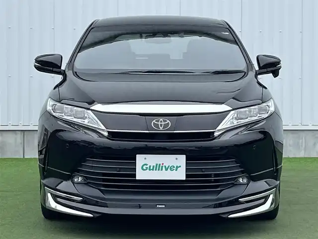 トヨタ ハリアー プレミアム 香川県 2018(平30)年 4万km ブラック 登録時走行距離：39391km/ディーラー純正9型ナビ/　CD DVD BT フルセグTV/バックカメラ/モデリスタエアロ/パワーバックドア/プリクラッシュセーフティシステム/レーンキープアシスト/レーダークルーズコントロール/クリアランスソナー/オートハイビーム/オートライト/LEDヘッドライト/フォグランプ/アイドリングストップ/横滑り防止装置/オートホールド機能付き電子パーキングブレーキ/MTモード付AT/ビルトインETC/ドライブレコーダー/木目革巻きガングリップステアリング/ステアリングスイッチ/プッシュスタート/スマートキー