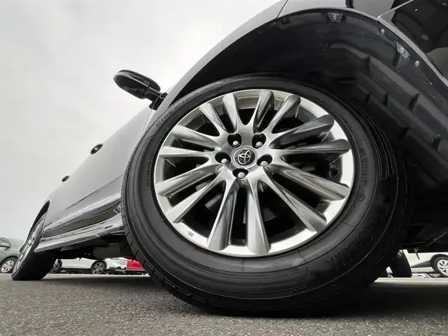 トヨタ ハリアー プレミアム 香川県 2018(平30)年 4万km ブラック 登録時走行距離：39391km/ディーラー純正9型ナビ/　CD DVD BT フルセグTV/バックカメラ/モデリスタエアロ/パワーバックドア/プリクラッシュセーフティシステム/レーンキープアシスト/レーダークルーズコントロール/クリアランスソナー/オートハイビーム/オートライト/LEDヘッドライト/フォグランプ/アイドリングストップ/横滑り防止装置/オートホールド機能付き電子パーキングブレーキ/MTモード付AT/ビルトインETC/ドライブレコーダー/木目革巻きガングリップステアリング/ステアリングスイッチ/プッシュスタート/スマートキー