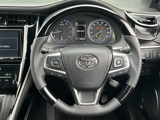 トヨタ ハリアー プレミアム 香川県 2018(平30)年 4万km ブラック 登録時走行距離：39391km/ディーラー純正9型ナビ/　CD DVD BT フルセグTV/バックカメラ/モデリスタエアロ/パワーバックドア/プリクラッシュセーフティシステム/レーンキープアシスト/レーダークルーズコントロール/クリアランスソナー/オートハイビーム/オートライト/LEDヘッドライト/フォグランプ/アイドリングストップ/横滑り防止装置/オートホールド機能付き電子パーキングブレーキ/MTモード付AT/ビルトインETC/ドライブレコーダー/木目革巻きガングリップステアリング/ステアリングスイッチ/プッシュスタート/スマートキー