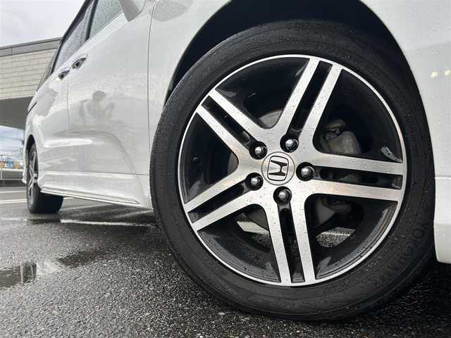 ホンダ オデッセイ アブソルート 20thアニバーサリー 福岡県 2015(平27)年 6.5万km ホワイトオーキッドパール 純正7型SDナビ(フルセグTV/CD/DVD/BT)バックカメラレーダークルーズコントロールホンダセンシング両側パワスラETCUSBポートHDMIオットマン純正フロアマット純正アルミホイール17inchスマートキープッシュスタート