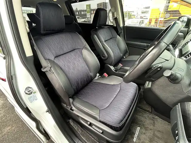 ホンダ オデッセイ アブソルート 20thアニバーサリー 福岡県 2015(平27)年 6.5万km ホワイトオーキッドパール 純正7型SDナビ(フルセグTV/CD/DVD/BT)バックカメラレーダークルーズコントロールホンダセンシング両側パワスラETCUSBポートHDMIオットマン純正フロアマット純正アルミホイール17inchスマートキープッシュスタート