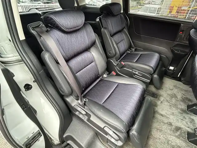 ホンダ オデッセイ アブソルート 20thアニバーサリー 福岡県 2015(平27)年 6.5万km ホワイトオーキッドパール 純正7型SDナビ(フルセグTV/CD/DVD/BT)バックカメラレーダークルーズコントロールホンダセンシング両側パワスラETCUSBポートHDMIオットマン純正フロアマット純正アルミホイール17inchスマートキープッシュスタート
