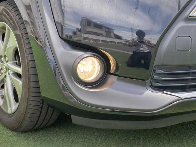 トヨタ シエンタ G 香川県 2017(平29)年 2.9万km ブラックマイカ 登録時走行距離：28494km/ディーラー純正ナビ/　CD BT ワンセグTV/バックカメラ/両側パワースライドドア/プリクラッシュセーフティシステム/レーンキープアシスト/オートハイビーム/LEDヘッドライト/オートライト/フォグランプ/アイドリングストップ/横滑り防止装置/ビルトインETC/革巻きステアリング/ステアリングスイッチ/プッシュスタート/スマートキー/スペアキー