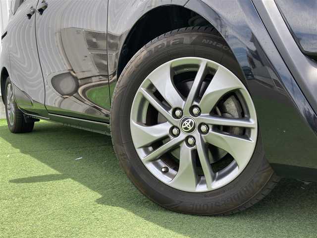 トヨタ シエンタ G 香川県 2017(平29)年 2.9万km ブラックマイカ 登録時走行距離：28494km/ディーラー純正ナビ/　CD BT ワンセグTV/バックカメラ/両側パワースライドドア/プリクラッシュセーフティシステム/レーンキープアシスト/オートハイビーム/LEDヘッドライト/オートライト/フォグランプ/アイドリングストップ/横滑り防止装置/ビルトインETC/革巻きステアリング/ステアリングスイッチ/プッシュスタート/スマートキー/スペアキー