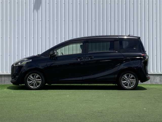 トヨタ シエンタ G 香川県 2017(平29)年 2.9万km ブラックマイカ 登録時走行距離：28494km/ディーラー純正ナビ/　CD BT ワンセグTV/バックカメラ/両側パワースライドドア/プリクラッシュセーフティシステム/レーンキープアシスト/オートハイビーム/LEDヘッドライト/オートライト/フォグランプ/アイドリングストップ/横滑り防止装置/ビルトインETC/革巻きステアリング/ステアリングスイッチ/プッシュスタート/スマートキー/スペアキー