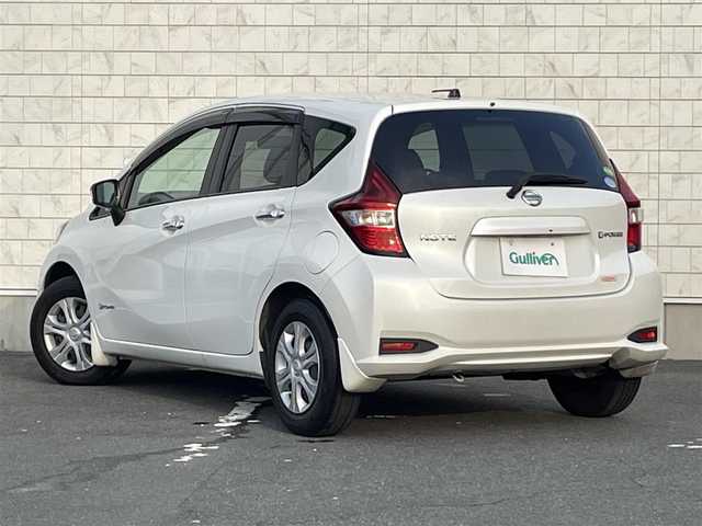 日産 ノート e－パワー X 愛知県 2018(平30)年 8万km ブリリアントホワイトパール ・純正SDメモリーナビ/・フルセグTV/・CD再生/・ETC/・Bluetooth接続/・純正フロアマット/・オートライト/・横滑り防止装置/・衝突軽減ブレーキ/・レーンキープアシスト/・電動格納ミラー/・ドライブレコーダー（前）/・スマートキー/・プッシュスタート