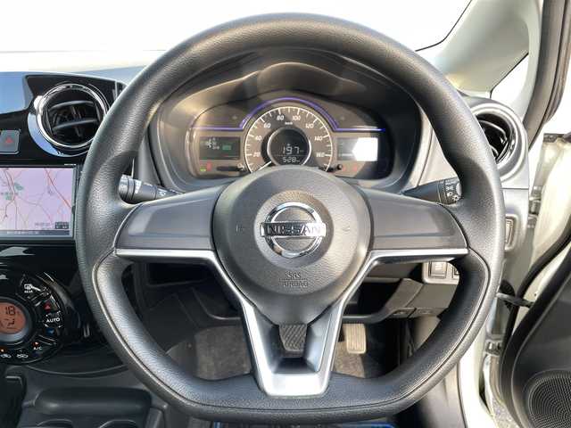 日産 ノート e－パワー X 愛知県 2018(平30)年 8万km ブリリアントホワイトパール ・純正SDメモリーナビ/・フルセグTV/・CD再生/・ETC/・Bluetooth接続/・純正フロアマット/・オートライト/・横滑り防止装置/・衝突軽減ブレーキ/・レーンキープアシスト/・電動格納ミラー/・ドライブレコーダー（前）/・スマートキー/・プッシュスタート