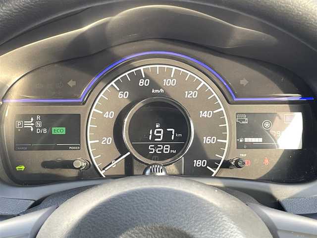 日産 ノート e－パワー X 愛知県 2018(平30)年 8万km ブリリアントホワイトパール ・純正SDメモリーナビ/・フルセグTV/・CD再生/・ETC/・Bluetooth接続/・純正フロアマット/・オートライト/・横滑り防止装置/・衝突軽減ブレーキ/・レーンキープアシスト/・電動格納ミラー/・ドライブレコーダー（前）/・スマートキー/・プッシュスタート