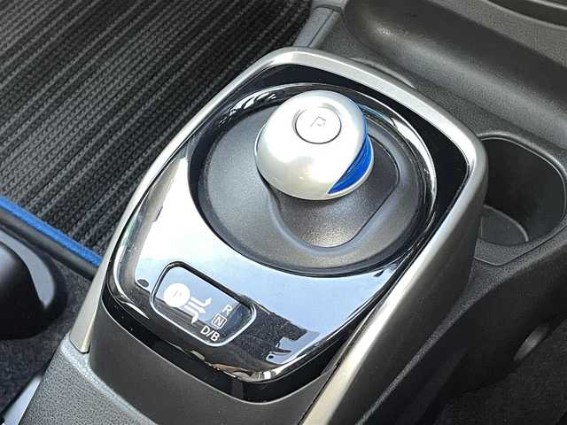 日産 ノート e－パワー X 愛知県 2018(平30)年 8万km ブリリアントホワイトパール ・純正SDメモリーナビ/・フルセグTV/・CD再生/・ETC/・Bluetooth接続/・純正フロアマット/・オートライト/・横滑り防止装置/・衝突軽減ブレーキ/・レーンキープアシスト/・電動格納ミラー/・ドライブレコーダー（前）/・スマートキー/・プッシュスタート
