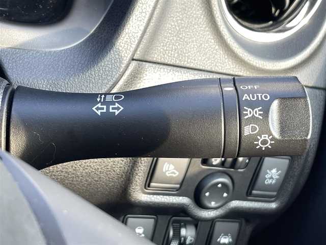 日産 ノート e－パワー X 愛知県 2018(平30)年 8万km ブリリアントホワイトパール ・純正SDメモリーナビ/・フルセグTV/・CD再生/・ETC/・Bluetooth接続/・純正フロアマット/・オートライト/・横滑り防止装置/・衝突軽減ブレーキ/・レーンキープアシスト/・電動格納ミラー/・ドライブレコーダー（前）/・スマートキー/・プッシュスタート