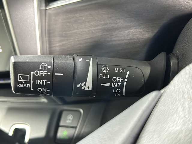 ホンダ フリード G ホンダセンシング 沖縄県 2021(令3)年 2.1万km プラチナホワイトパール 県外仕入/禁煙車/純正ナビ/　フルセグ　Ｂｌｕｅｔｏｏｔｈ　ＤＶＤ再生　ＨＤＭＩ/ホンダセンシング/Sパッケージ/・コンビシート/・本革巻きステアリング/・１５インチAW/路外逸脱警報/レーダークルーズコントロール/両側パワースライドドア/アイドリングストップ/オートＬＥＤライト/ステアリングリモコン/ビルトインＥＴＣ/ハーフレザーシート/純正フロアマット/ドアバイザー
