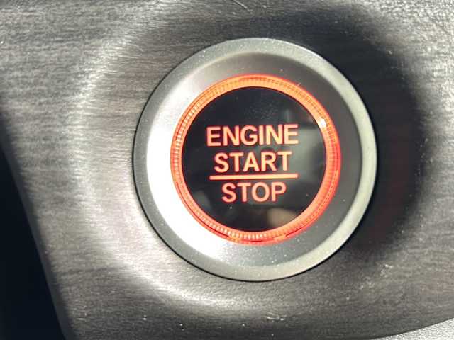 ホンダ フリード G ホンダセンシング 沖縄県 2021(令3)年 2.1万km プラチナホワイトパール 県外仕入/禁煙車/純正ナビ/　フルセグ　Ｂｌｕｅｔｏｏｔｈ　ＤＶＤ再生　ＨＤＭＩ/ホンダセンシング/Sパッケージ/・コンビシート/・本革巻きステアリング/・１５インチAW/路外逸脱警報/レーダークルーズコントロール/両側パワースライドドア/アイドリングストップ/オートＬＥＤライト/ステアリングリモコン/ビルトインＥＴＣ/ハーフレザーシート/純正フロアマット/ドアバイザー