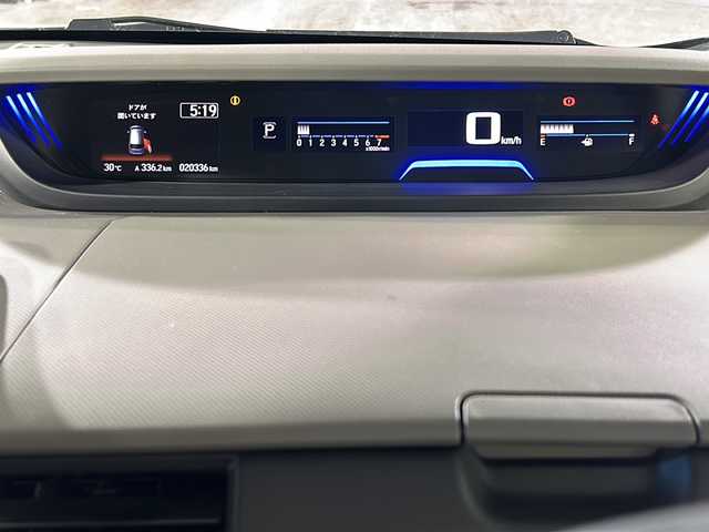 ホンダ フリード G ホンダセンシング 沖縄県 2021(令3)年 2.1万km プラチナホワイトパール 県外仕入/禁煙車/純正ナビ/　フルセグ　Ｂｌｕｅｔｏｏｔｈ　ＤＶＤ再生　ＨＤＭＩ/ホンダセンシング/Sパッケージ/・コンビシート/・本革巻きステアリング/・１５インチAW/路外逸脱警報/レーダークルーズコントロール/両側パワースライドドア/アイドリングストップ/オートＬＥＤライト/ステアリングリモコン/ビルトインＥＴＣ/ハーフレザーシート/純正フロアマット/ドアバイザー