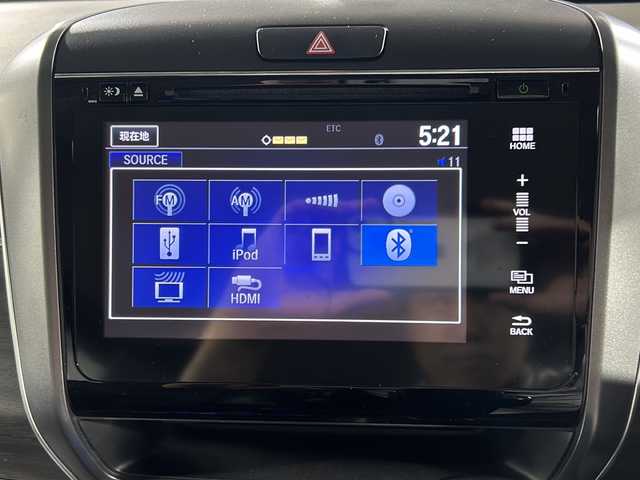 ホンダ フリード G ホンダセンシング 沖縄県 2021(令3)年 2.1万km プラチナホワイトパール 県外仕入/禁煙車/純正ナビ/　フルセグ　Ｂｌｕｅｔｏｏｔｈ　ＤＶＤ再生　ＨＤＭＩ/ホンダセンシング/Sパッケージ/・コンビシート/・本革巻きステアリング/・１５インチAW/路外逸脱警報/レーダークルーズコントロール/両側パワースライドドア/アイドリングストップ/オートＬＥＤライト/ステアリングリモコン/ビルトインＥＴＣ/ハーフレザーシート/純正フロアマット/ドアバイザー