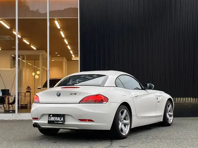 ＢＭＷ Ｚ４ sDrive23i ハイライン 福岡県 2010(平22)年 6.6万km 白 黒革シート/純正ナビＴＶ/シートヒーター/電動オープン/レザーステアリング/シートヒーター/ＨＩＤヘッドライト/ＥＴＣ/スペアキー/取扱説明書/保証書/記録簿