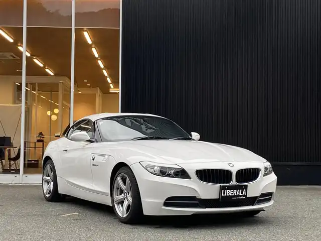 ＢＭＷ Ｚ４ sDrive23i ハイライン 福岡県 2010(平22)年 6.6万km 白 黒革シート/純正ナビＴＶ/シートヒーター/電動オープン/レザーステアリング/シートヒーター/ＨＩＤヘッドライト/ＥＴＣ/スペアキー/取扱説明書/保証書/記録簿