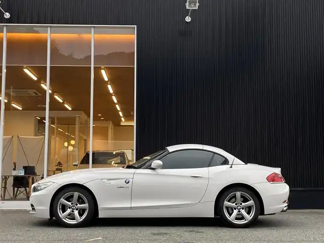 ＢＭＷ Ｚ４ sDrive23i ハイライン 福岡県 2010(平22)年 6.6万km 白 黒革シート/純正ナビＴＶ/シートヒーター/電動オープン/レザーステアリング/シートヒーター/ＨＩＤヘッドライト/ＥＴＣ/スペアキー/取扱説明書/保証書/記録簿