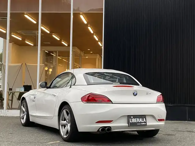 ＢＭＷ Ｚ４ sDrive23i ハイライン 福岡県 2010(平22)年 6.6万km 白 黒革シート/純正ナビＴＶ/シートヒーター/電動オープン/レザーステアリング/シートヒーター/ＨＩＤヘッドライト/ＥＴＣ/スペアキー/取扱説明書/保証書/記録簿