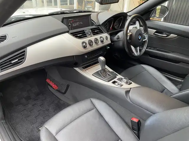 ＢＭＷ Ｚ４ sDrive23i ハイライン 福岡県 2010(平22)年 6.6万km 白 黒革シート/純正ナビＴＶ/シートヒーター/電動オープン/レザーステアリング/シートヒーター/ＨＩＤヘッドライト/ＥＴＣ/スペアキー/取扱説明書/保証書/記録簿
