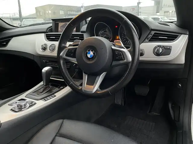 ＢＭＷ Ｚ４ sDrive23i ハイライン 福岡県 2010(平22)年 6.6万km 白 黒革シート/純正ナビＴＶ/シートヒーター/電動オープン/レザーステアリング/シートヒーター/ＨＩＤヘッドライト/ＥＴＣ/スペアキー/取扱説明書/保証書/記録簿