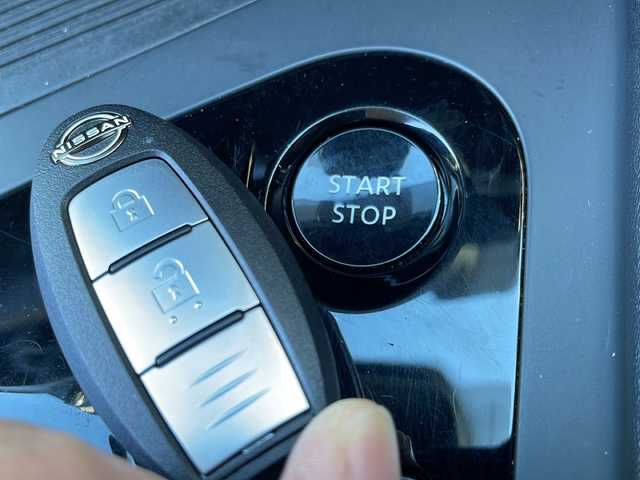 日産 ノート X FOUR 岩手県 2023(令5)年 8.8万km ダークメタルグレー NC9型ナビ プロパイロット 全周囲C ETC2.0 デジタルインナーミラー Qiワイヤレス充電 ハンドルヒーター シートヒーター フルセグ HDMI ステアスイッチ オートLEDライト オートブレーキホールド スマートキー　ドライブレコーダー