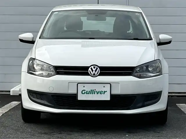 フォルクスワーゲン ポロ TSIコンフォートライン 埼玉県 2012(平24)年 9.4万km キャンディホワイト 社外ナビ/　(FM/AM/USB/CD/DVD)/フルセグテレビ/ETC/社外フロアマット/ハロゲンヘッドライト/横滑り防止装置/アイドリングストップ/15インチホイール