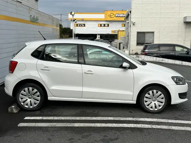 フォルクスワーゲン ポロ TSIコンフォートライン 埼玉県 2012(平24)年 9.4万km キャンディホワイト 社外ナビ/　(FM/AM/USB/CD/DVD)/フルセグテレビ/ETC/社外フロアマット/ハロゲンヘッドライト/横滑り防止装置/アイドリングストップ/15インチホイール