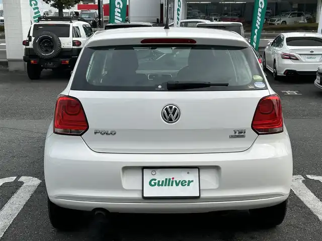 フォルクスワーゲン ポロ TSIコンフォートライン 埼玉県 2012(平24)年 9.4万km キャンディホワイト 社外ナビ/　(FM/AM/USB/CD/DVD)/フルセグテレビ/ETC/社外フロアマット/ハロゲンヘッドライト/横滑り防止装置/アイドリングストップ/15インチホイール