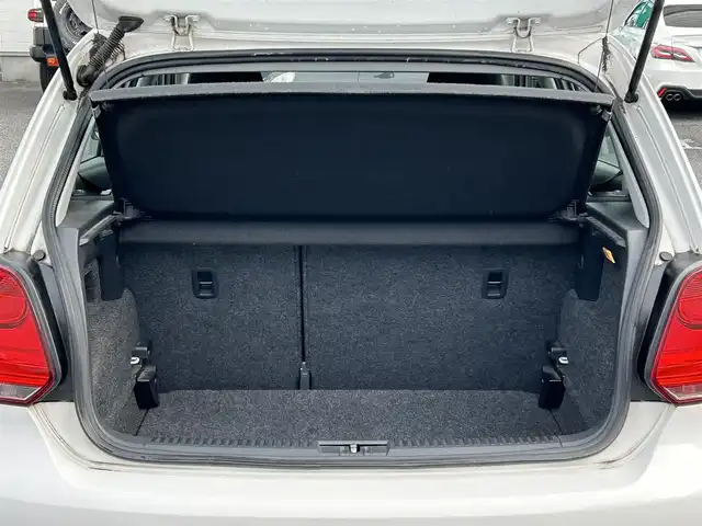 フォルクスワーゲン ポロ TSIコンフォートライン 埼玉県 2012(平24)年 9.4万km キャンディホワイト 社外ナビ/　(FM/AM/USB/CD/DVD)/フルセグテレビ/ETC/社外フロアマット/ハロゲンヘッドライト/横滑り防止装置/アイドリングストップ/15インチホイール