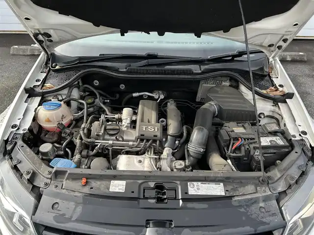 フォルクスワーゲン ポロ TSIコンフォートライン 埼玉県 2012(平24)年 9.4万km キャンディホワイト 社外ナビ/　(FM/AM/USB/CD/DVD)/フルセグテレビ/ETC/社外フロアマット/ハロゲンヘッドライト/横滑り防止装置/アイドリングストップ/15インチホイール