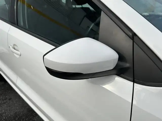 フォルクスワーゲン ポロ TSIコンフォートライン 埼玉県 2012(平24)年 9.4万km キャンディホワイト 社外ナビ/　(FM/AM/USB/CD/DVD)/フルセグテレビ/ETC/社外フロアマット/ハロゲンヘッドライト/横滑り防止装置/アイドリングストップ/15インチホイール