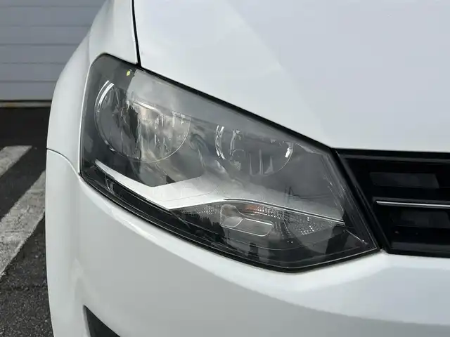 フォルクスワーゲン ポロ TSIコンフォートライン 埼玉県 2012(平24)年 9.4万km キャンディホワイト 社外ナビ/　(FM/AM/USB/CD/DVD)/フルセグテレビ/ETC/社外フロアマット/ハロゲンヘッドライト/横滑り防止装置/アイドリングストップ/15インチホイール