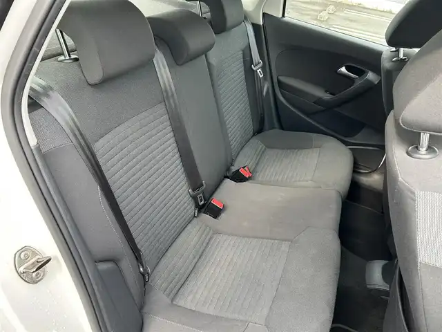 フォルクスワーゲン ポロ TSIコンフォートライン 埼玉県 2012(平24)年 9.4万km キャンディホワイト 社外ナビ/　(FM/AM/USB/CD/DVD)/フルセグテレビ/ETC/社外フロアマット/ハロゲンヘッドライト/横滑り防止装置/アイドリングストップ/15インチホイール