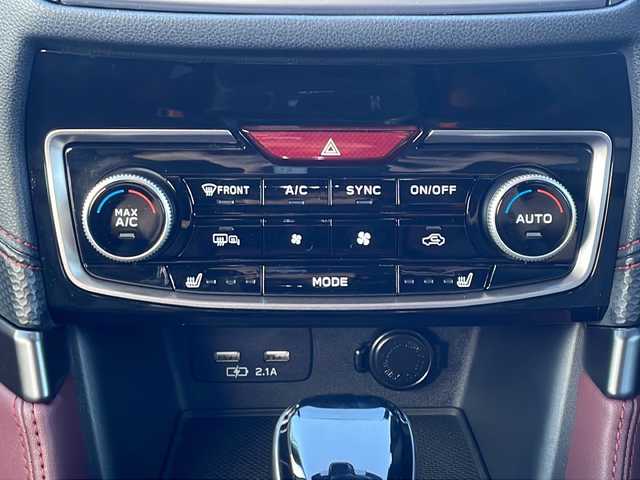 スバル フォレスター STIスポーツ 三重県 2022(令4)年 0.5万km クリスタルブラックシリカ メーカーオプション/・パワーバックドア/・アイサイトセーフティ(視界拡張)/　フロントビューモニター/　スマートリアビューミラー/アイサイトコアテクノロジー/・プリクラッシュブレーキ/・後退時ブレーキアシスト/・AT誤発進抑制制御/・AT誤後進抑制制御/・ツーリングアシスト/・全車速追従機能付クルーズコントロール/・低速クルーズコントロール/・車線逸脱抑制/車線逸脱警報/・ふらつき警報/・先行車発進お知らせ機能/・緊急時プリクラッシュステアリング/アイサイトセーフティプラス(運転支援)/・スバルリアビークルディクション/・アダプティブドライビングビーム/4WD/ターボ/純正8型SDナビ/フルセグTV/【CD/DVD/BD/SD/Bluetooth】/フロント/サイド/バックカメラ/ETC/レザーシート/D/N席パワーシート/全席シートヒーター/ステアリング連動LEDヘッドランプ/LEDフロントフォグランプ/225/55R18インチ純正AW/プッシュスタート/スマートキー/スペアキー/純正フロアマット