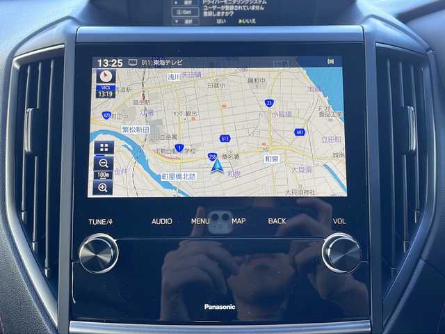 スバル フォレスター STIスポーツ 三重県 2022(令4)年 0.5万km クリスタルブラックシリカ メーカーオプション/・パワーバックドア/・アイサイトセーフティ(視界拡張)/　フロントビューモニター/　スマートリアビューミラー/アイサイトコアテクノロジー/・プリクラッシュブレーキ/・後退時ブレーキアシスト/・AT誤発進抑制制御/・AT誤後進抑制制御/・ツーリングアシスト/・全車速追従機能付クルーズコントロール/・低速クルーズコントロール/・車線逸脱抑制/車線逸脱警報/・ふらつき警報/・先行車発進お知らせ機能/・緊急時プリクラッシュステアリング/アイサイトセーフティプラス(運転支援)/・スバルリアビークルディクション/・アダプティブドライビングビーム/4WD/ターボ/純正8型SDナビ/フルセグTV/【CD/DVD/BD/SD/Bluetooth】/フロント/サイド/バックカメラ/ETC/レザーシート/D/N席パワーシート/全席シートヒーター/ステアリング連動LEDヘッドランプ/LEDフロントフォグランプ/225/55R18インチ純正AW/プッシュスタート/スマートキー/スペアキー/純正フロアマット