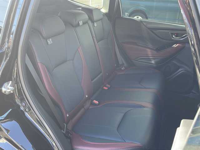 スバル フォレスター STIスポーツ 三重県 2022(令4)年 0.5万km クリスタルブラックシリカ メーカーオプション/・パワーバックドア/・アイサイトセーフティ(視界拡張)/　フロントビューモニター/　スマートリアビューミラー/アイサイトコアテクノロジー/・プリクラッシュブレーキ/・後退時ブレーキアシスト/・AT誤発進抑制制御/・AT誤後進抑制制御/・ツーリングアシスト/・全車速追従機能付クルーズコントロール/・低速クルーズコントロール/・車線逸脱抑制/車線逸脱警報/・ふらつき警報/・先行車発進お知らせ機能/・緊急時プリクラッシュステアリング/アイサイトセーフティプラス(運転支援)/・スバルリアビークルディクション/・アダプティブドライビングビーム/4WD/ターボ/純正8型SDナビ/フルセグTV/【CD/DVD/BD/SD/Bluetooth】/フロント/サイド/バックカメラ/ETC/レザーシート/D/N席パワーシート/全席シートヒーター/ステアリング連動LEDヘッドランプ/LEDフロントフォグランプ/225/55R18インチ純正AW/プッシュスタート/スマートキー/スペアキー/純正フロアマット