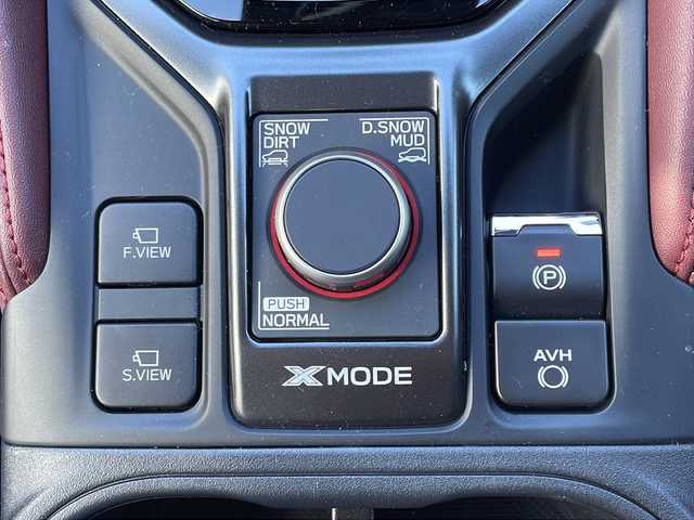 スバル フォレスター STIスポーツ 三重県 2022(令4)年 0.5万km クリスタルブラックシリカ メーカーオプション/・パワーバックドア/・アイサイトセーフティ(視界拡張)/　フロントビューモニター/　スマートリアビューミラー/アイサイトコアテクノロジー/・プリクラッシュブレーキ/・後退時ブレーキアシスト/・AT誤発進抑制制御/・AT誤後進抑制制御/・ツーリングアシスト/・全車速追従機能付クルーズコントロール/・低速クルーズコントロール/・車線逸脱抑制/車線逸脱警報/・ふらつき警報/・先行車発進お知らせ機能/・緊急時プリクラッシュステアリング/アイサイトセーフティプラス(運転支援)/・スバルリアビークルディクション/・アダプティブドライビングビーム/4WD/ターボ/純正8型SDナビ/フルセグTV/【CD/DVD/BD/SD/Bluetooth】/フロント/サイド/バックカメラ/ETC/レザーシート/D/N席パワーシート/全席シートヒーター/ステアリング連動LEDヘッドランプ/LEDフロントフォグランプ/225/55R18インチ純正AW/プッシュスタート/スマートキー/スペアキー/純正フロアマット