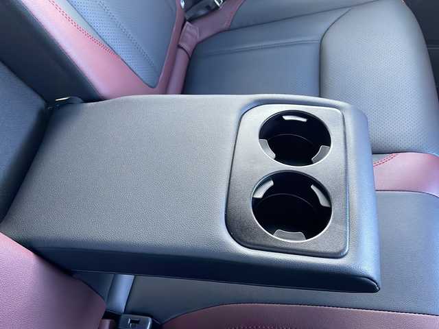 スバル フォレスター STIスポーツ 三重県 2022(令4)年 0.5万km クリスタルブラックシリカ メーカーオプション/・パワーバックドア/・アイサイトセーフティ(視界拡張)/　フロントビューモニター/　スマートリアビューミラー/アイサイトコアテクノロジー/・プリクラッシュブレーキ/・後退時ブレーキアシスト/・AT誤発進抑制制御/・AT誤後進抑制制御/・ツーリングアシスト/・全車速追従機能付クルーズコントロール/・低速クルーズコントロール/・車線逸脱抑制/車線逸脱警報/・ふらつき警報/・先行車発進お知らせ機能/・緊急時プリクラッシュステアリング/アイサイトセーフティプラス(運転支援)/・スバルリアビークルディクション/・アダプティブドライビングビーム/4WD/ターボ/純正8型SDナビ/フルセグTV/【CD/DVD/BD/SD/Bluetooth】/フロント/サイド/バックカメラ/ETC/レザーシート/D/N席パワーシート/全席シートヒーター/ステアリング連動LEDヘッドランプ/LEDフロントフォグランプ/225/55R18インチ純正AW/プッシュスタート/スマートキー/スペアキー/純正フロアマット